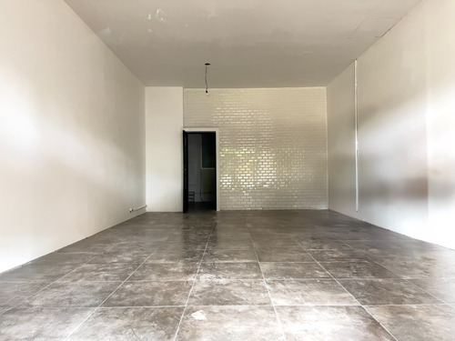 Tu Local En Pueblo Caamaño, Pilar Centro Comercial A Metros De Panamericana Ramal Pilar, Rodeado De Barrios Privados Y Clubes. ¡la Ubicación Perfecta Para Tu Negocio!