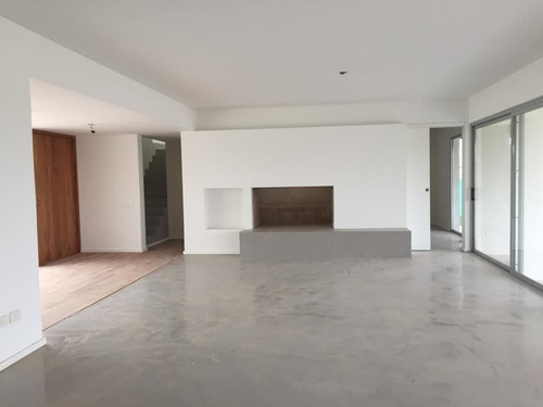 Casa Chalet En Venta Ubicado En San Benito, Villanueva