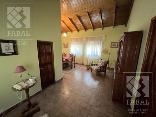 Casa Venta Allen, 4 Dormitorios, 3 Baños, Cochera, Jardín Con Parrilla Y Estudio Independiente