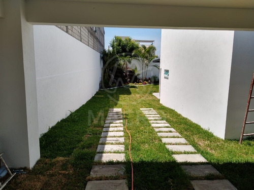 Casa En Preventa En Fracc. Real De Oaxtepec Con Amplio Jardín Y Alberca Con Jacuzzi