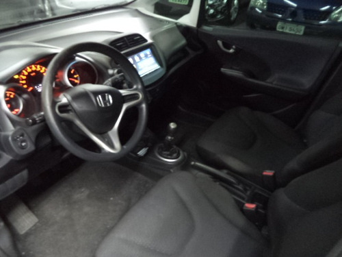 Imagem 5 de 12 de Honda Fit 1.4 Lx Flex 5p Completo Airbags E Abs 2013 Preto