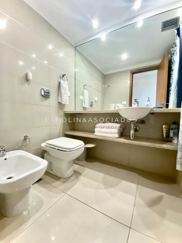 Pent House En Venta De 3 Dormitorios En Edificio Tressesenta, Punta Del Este.