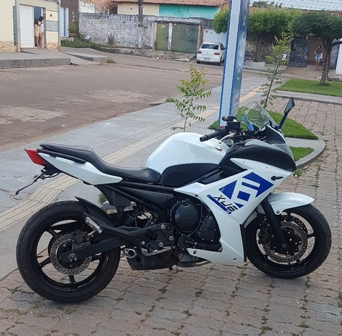Imagem 2 de 6 de Yamaha Xj6 F 600cc