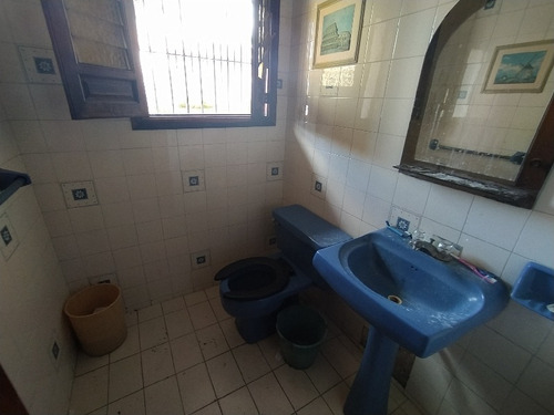 En Venta Casa Para Remodelar En Urbanización La Viña Valencia Estado Carabobo Venezuela / Emer.