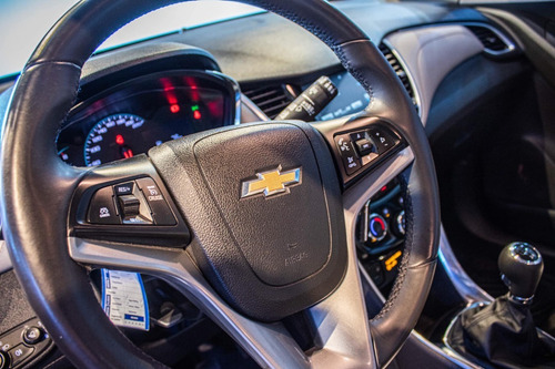 Imagen 11 de 15 de Chevrolet Tracker Ltz 1.8n 74.000km 2018 Blanco