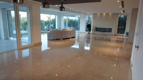 Casa En Venta Ubicado En El Golf, Nordelta