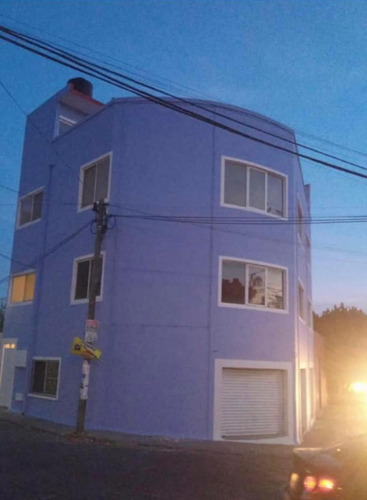 Bonito Edificio De Tres Niveles Con Local Ubicado En Jardines De Cuernavaca... 5,250,000