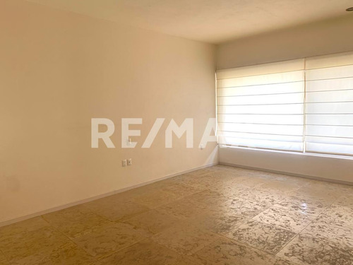 Casa En Venta En El Campanario