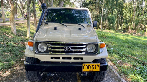 Toyota Land Cruiser Fj75
