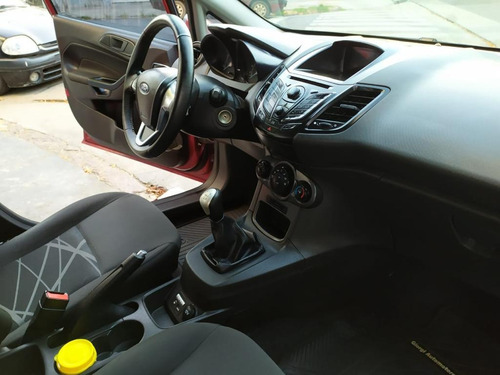 Ford Fiesta 1.6 Kinetic Design - Acepto Permutas