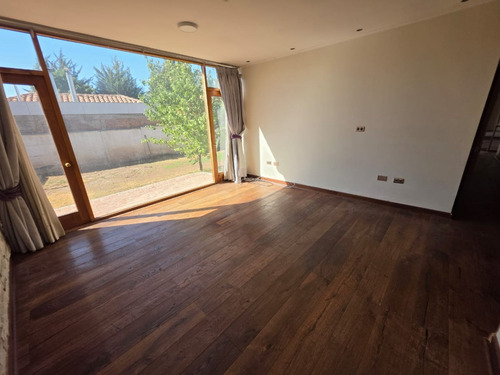 En Venta Casa En Rinconada De Los Andes Estilo Chilena 4h 3b