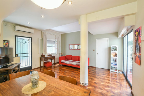 Casa De Pasillo En Venta De 4 Dormitorios Con Parrillero Y Cochera Centro