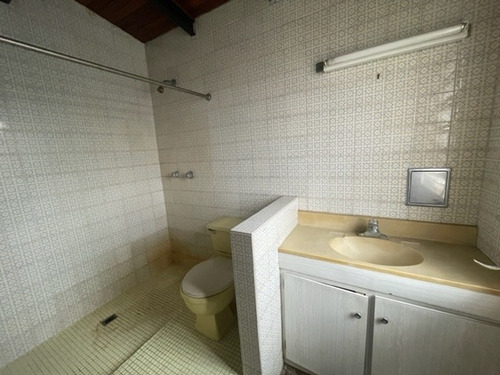 Imagen 10 de 12 de Se Vende Casa 750m2 4h+s/4b+s/4p Los Palos Grandes 7246
