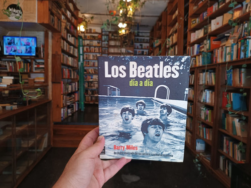 Los Beatles Día A Día. Barry Miles. (Usado)