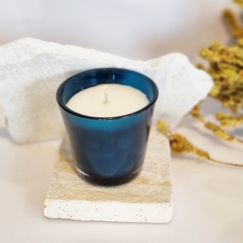 Imagem 4 de 4 de Vela Vegetal Aroma Alecrim - Azul - Bendita Vela