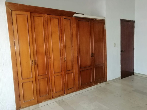 Imagen 8 de 15 de En El Corazón De La Ciudad; Hazte De Esta Casa Con Local Co