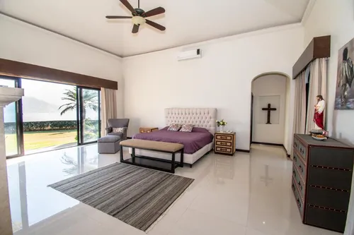 Casa Lago Alto