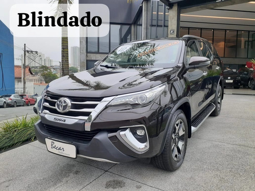 Toyota Hilux SW4 2.8 SRX DIAMOND 4X4 7 LUGARES 16V TURBO INTERCOOLER DIESEL 4P AUTOMÁTICO