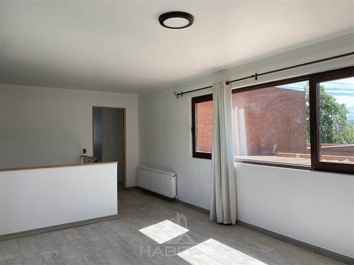 Casa En Venta De 4 Dorm. En Curicó