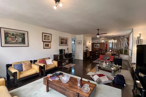 Apartamento À Venda Com 225m², 3 Suítes Com 2 Vagas De Garagem Fixas. Jardim Paulista. Planta Excelente Com Jardim De Inverno.