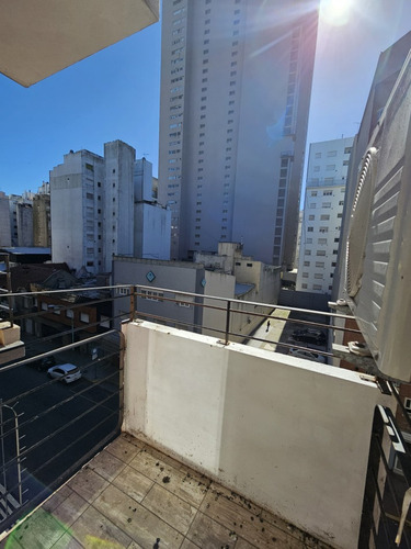 Dos Ambientes Externos Con Balcon. Proximo Playas, Plaza Colon, Guemes,
