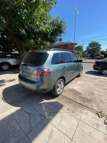 Imagen 4 de 6 de Volkswagen Suran 2010 1.6 Highline 101cv 11c