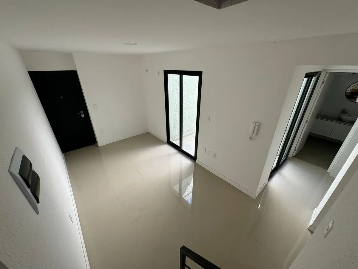 Dúplex De 2 Dormitorios En Alquiler Con Terraza Y Parrillero  Barrio La Comercial · Foto 5