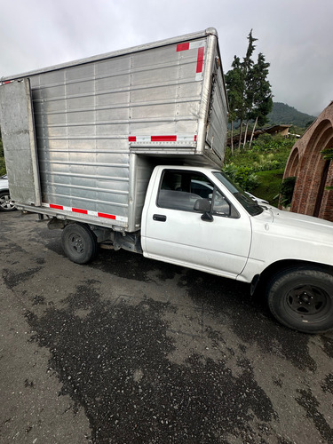 Toyota Hilux 2.4l 117 hp 4x2