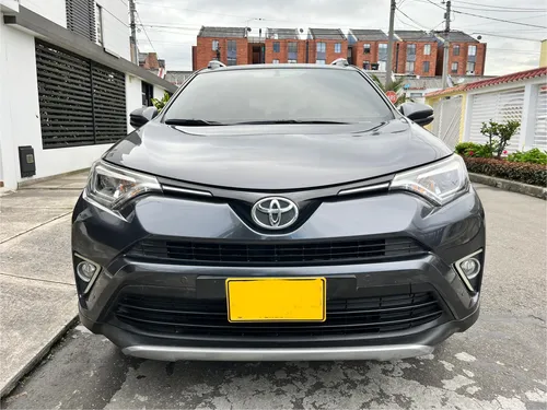 Toyota RAV4 2.0 Street