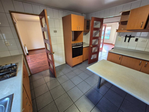 Arriendo Casa Con Piscina 4d 3b 1b 1e En Peñalolén.