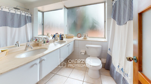 Casa Familiar De 5 Dormitorios Con Amplio Terreno De 746 M2