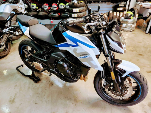 Imagen 2 de 17 de Cfmoto Nk400 Pantalla Tft Cfmoto Martínez / 2023.