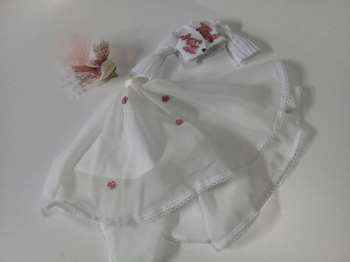 Imagen 2 de 5 de Conjunto Muñeca Barbie , Blusa Corta Y Pollera, Con Tocado .