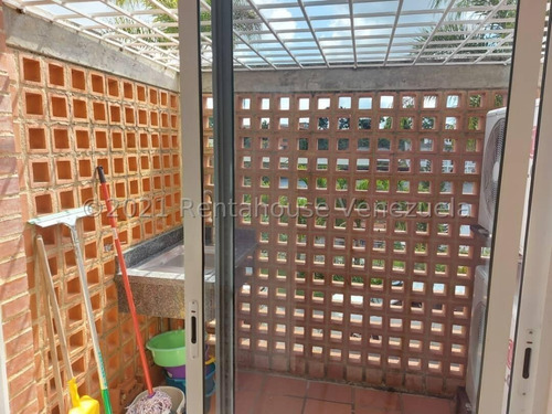 Imagen 29 de 30 de En Exclusivo Conjunto Muy Cerca De Farmatodo El Hatillo, Con Bellas Áreas Sociales, Jardín Privado, Hermosos Towhouse