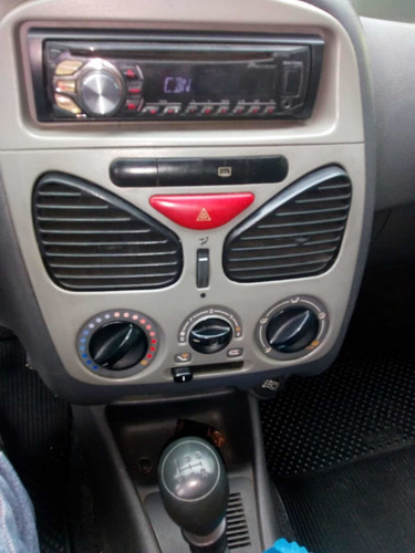 Imagem 6 de 9 de Fiat Siena 2009 1.0 Fire Celebration Flex 4p