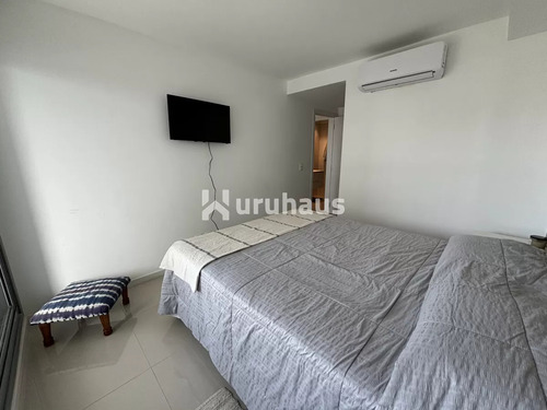 Venta Brava Dos Dormitorios Parada 7, Una Cuadra Del Mar