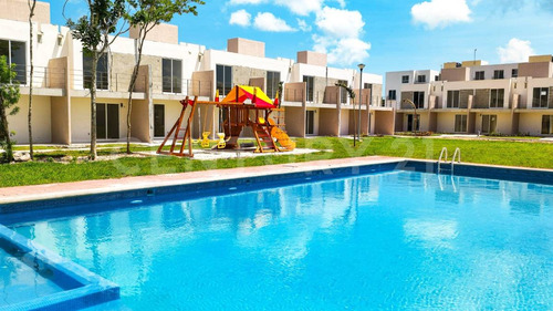 Casa En Venta En Marina Turquesa En Cancún