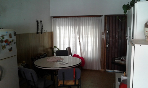 Imagen 8 de 11 de Vendo Casa Al Frente Con Gas Natural Zona Centro Con Patio