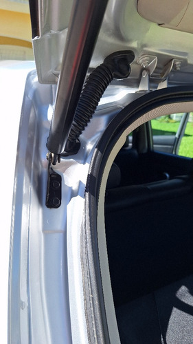 Nissan Tiida 1.8 Sl Flex 5p