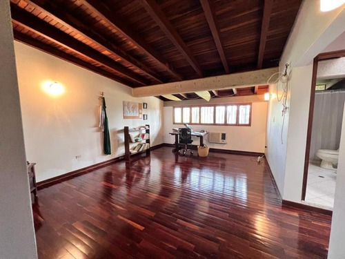 Imagen 2 de 18 de Se Vende Casa 2400m2 5h+s/ 4b+s/ 10p Cerro Verde