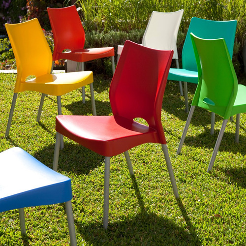 Imagen 3 de 9 de Combo Mesa De Jardin Lupe 72x72 Plastica + 4 Sillas Malba Reforzadas Combo Jardin C/garantia