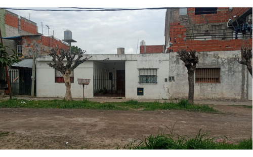 Venta Casa  Tres Ambientes- Laferrere