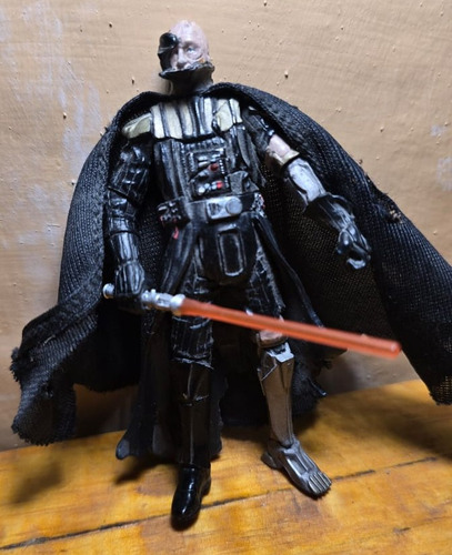 Figura Darth Vader Battle Damage 2007 (Usado)