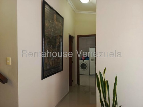 Casa Duplex En Venta Remodelada Con Espacio De Jardín Semi Amoblada Los Castores San Antonio De Los Altos Negociable