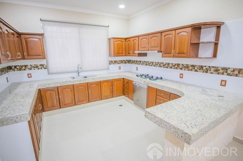 Casa · 4 Recámaras · Alberca · Centro · Sm12 · 350m2