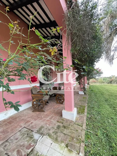 Espectacular Chacra A Min De Pde Con Casa Principal. Habitación Indep. Casa De Húespedes. Piscina, Cancha De Padel, Barbacoa Y Parrillero Abierto.