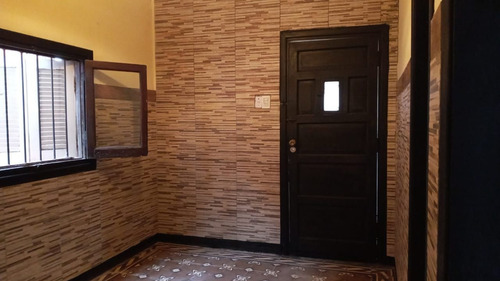 Imagen 2 de 11 de Casa En Venta C/ Cochera En Lomas De Zamora