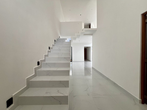 Casa En Venta En Morera, Cholul, De 4 Habitaciones Con Alberca
