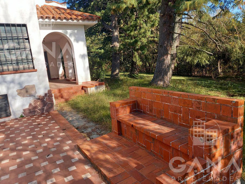 Venta Oliveros , Importante Propiedad En Lote De 17.761 M2, 3 Dormitorios, Pileta, Parrillero. 2 Garage.
