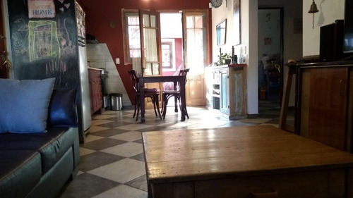 Venta De Pintoresca Casa En Ph Al Frente